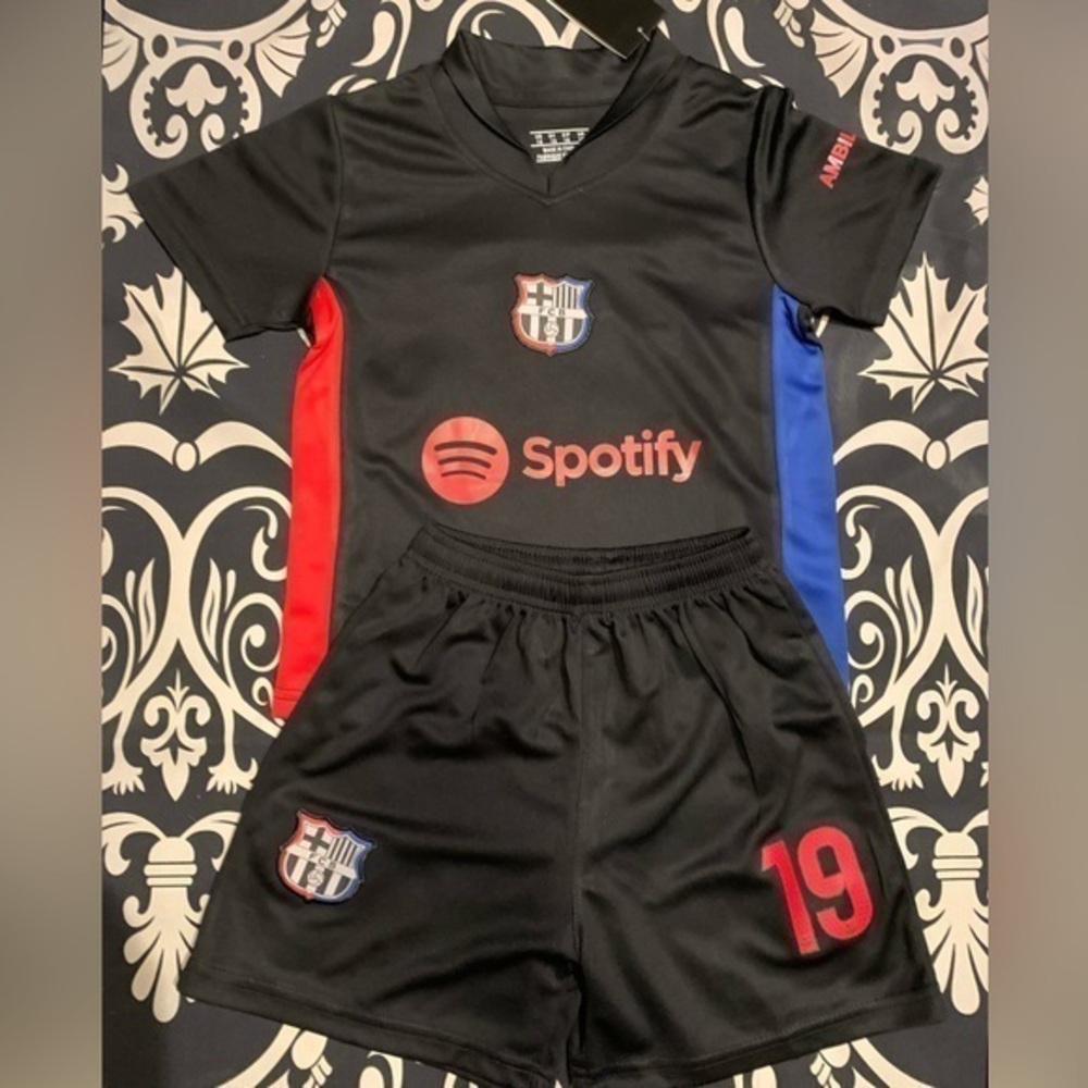 Messi Barcelona Black Medium Youth Soccer Jersey Kit NWT - SHIPS TODAY Size 26